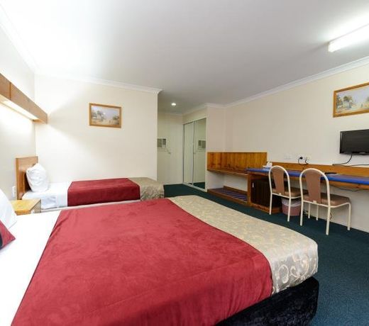 Smart Motels Bert Hinkler