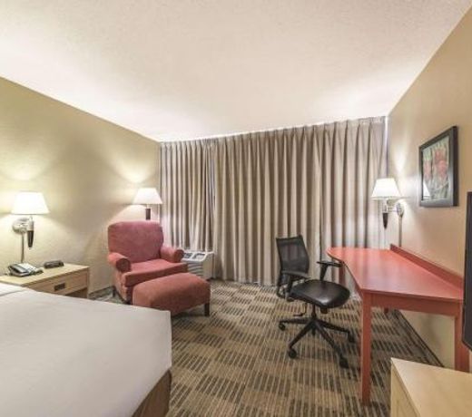 La Quinta by Wyndham Fairfield NJ