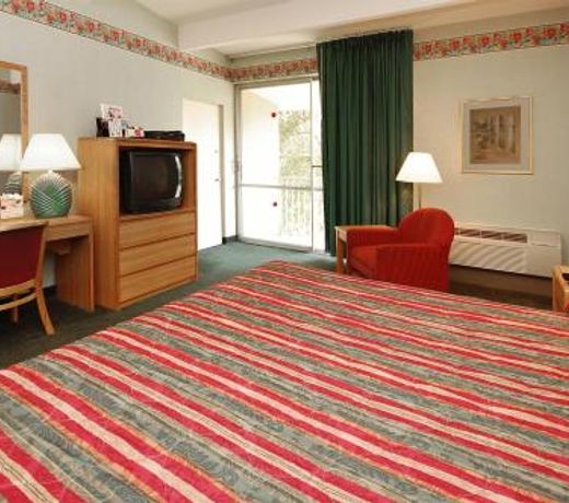 Howard Johnson by Wyndham Newburgh