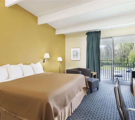 Howard Johnson by Wyndham Newburgh