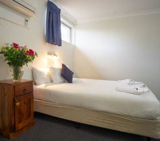 Acacia Motor Inn