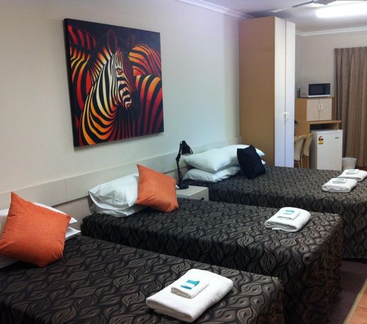Golden Palms Motor Inn
