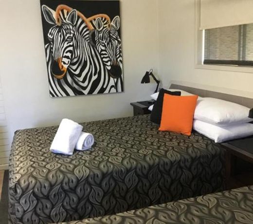 Golden Palms Motor Inn