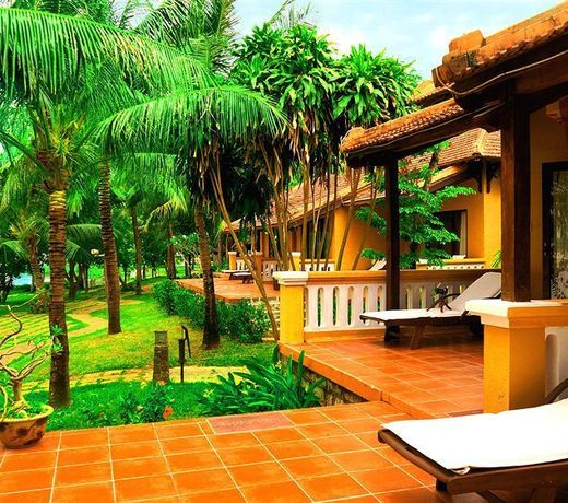 Vinh Hung Riverside Resort