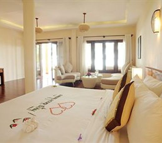 Vinh Hung Riverside Resort