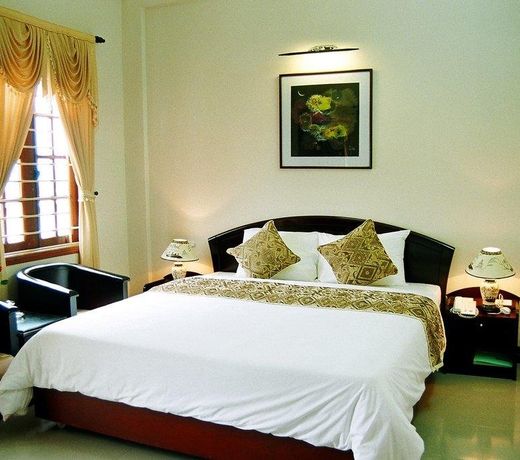 Gold Hotel