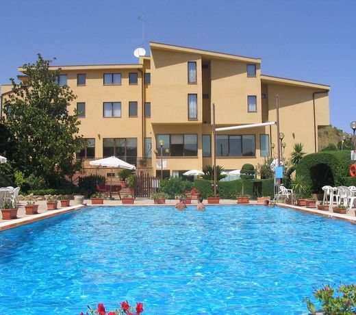Riviera Hotel