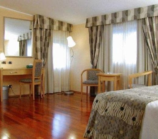 Riviera Hotel