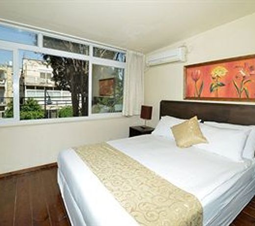 The Colony Hotel - Historical Templar's building
