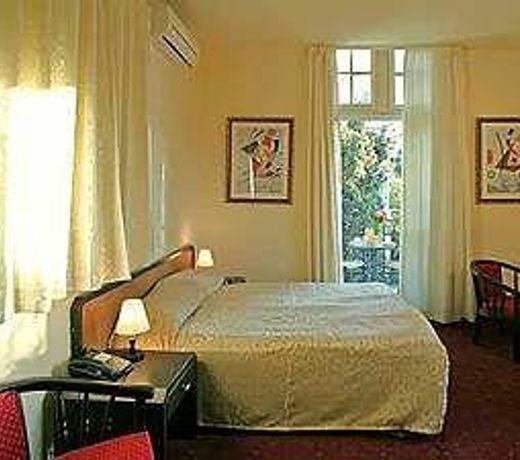 The Colony Hotel - Historical Templar's building