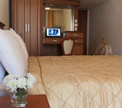 Famissi Hotel