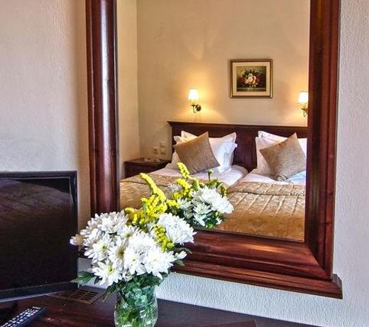 Hotel Doupiani House