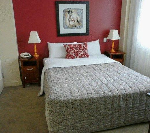 Manor Apartment Hotel