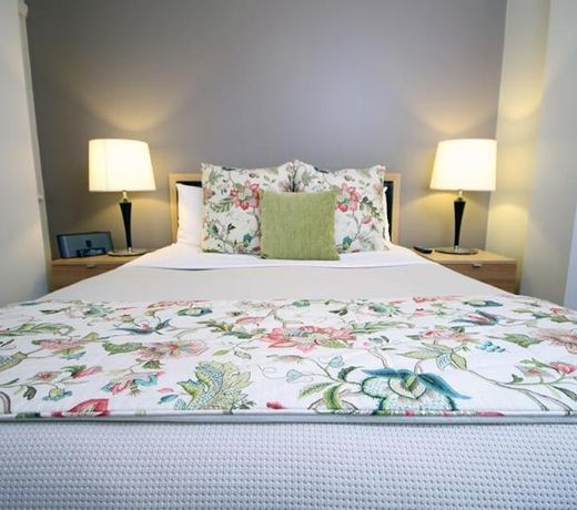 Manor Apartment Hotel
