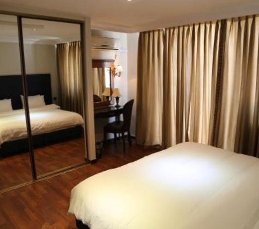 Gondola Hotel & Suites