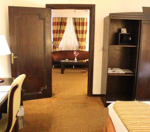 Al Fanar Palace Hotel and Suites