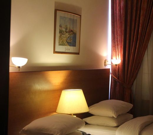 Al Fanar Palace Hotel and Suites