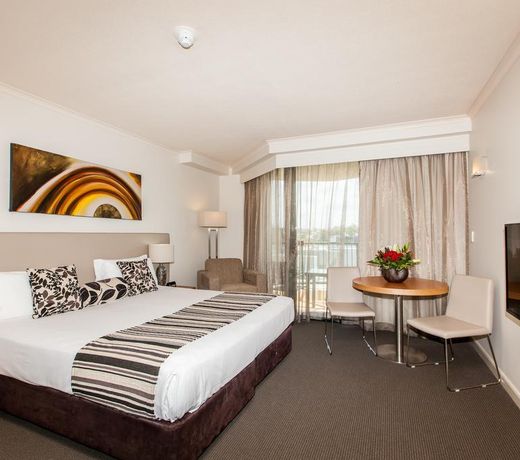 Central Cosmo Apartment Hotel