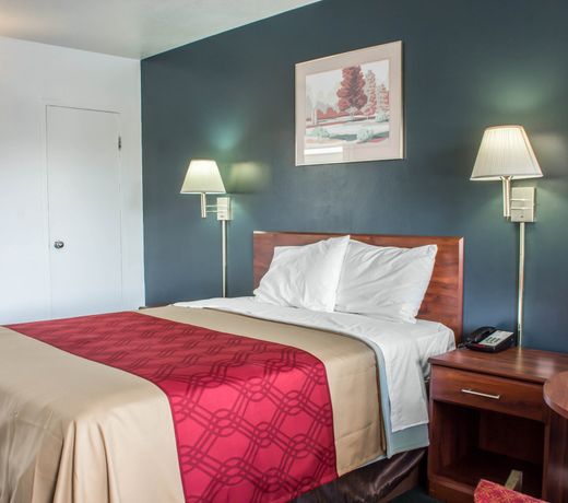 Econo Lodge University