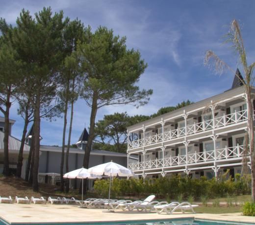 Howard Johnson Hotel & Convention Center Madariaga - Carilo