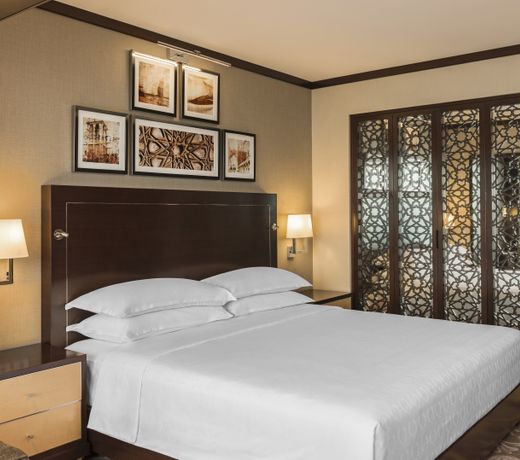 Sheraton Dubai Creek Hotel & Towers
