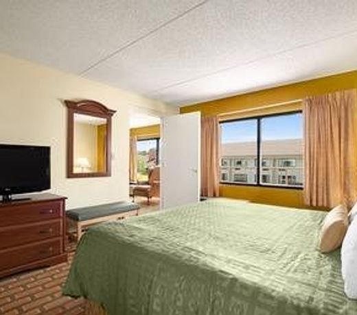 Ramada by Wyndham Asheville Southeast