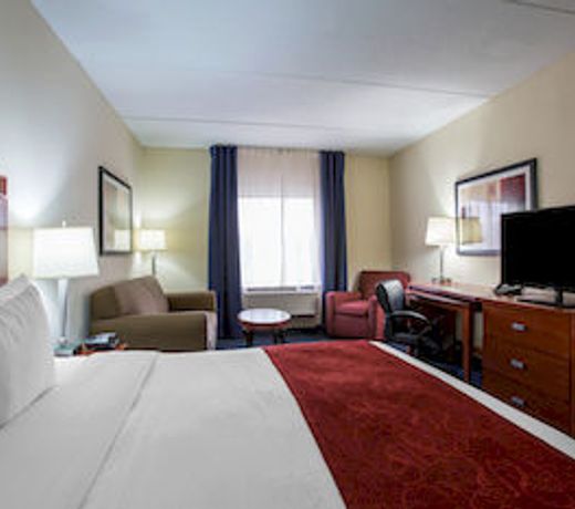 Comfort Suites Outlet Center