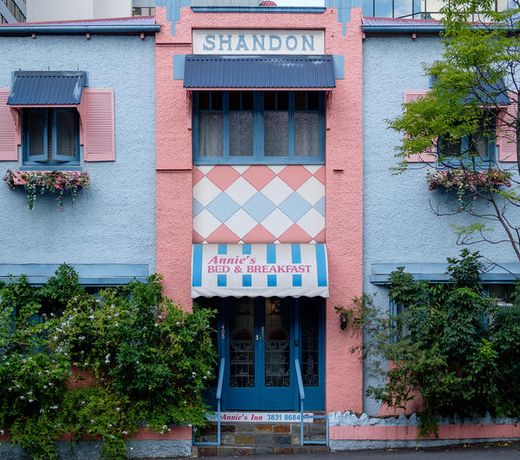 ANNIE'S SHANDON INN