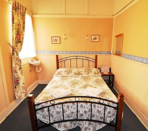 ANNIE'S SHANDON INN
