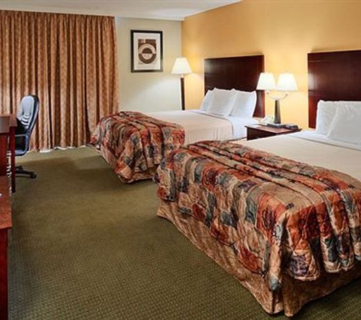 Howard Johnson by Wyndham Arlington Ballpark / Six Flags