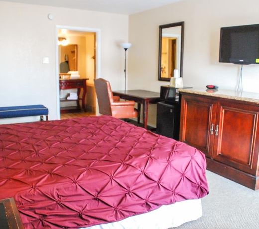 R Nite Star Inn and Suite -Home of the Cowboys & Rangers