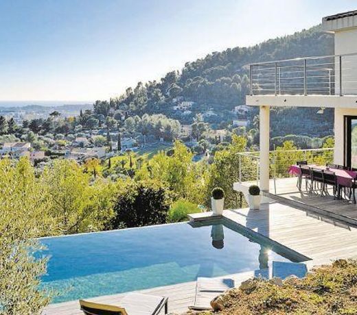 Beautiful home in La Valette du Var with 3 Bedrooms, WiFi and Private swimming pool