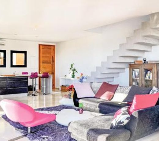 Beautiful home in La Valette du Var with 3 Bedrooms, WiFi and Private swimming pool