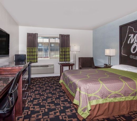 Super 8 by Wyndham Eugene/Springfield