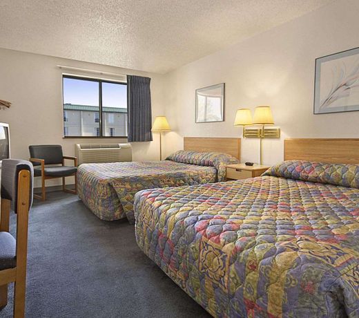 Super 8 Springfield North I-44