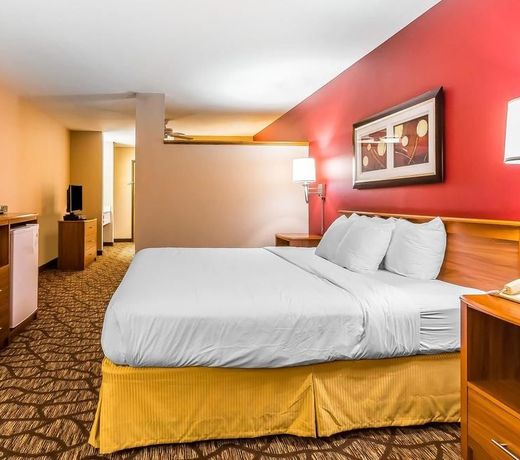 Quality Inn & Suites Chesterfield Village