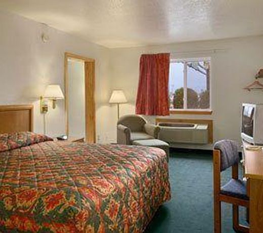 Super 8 by Wyndham Springfield East