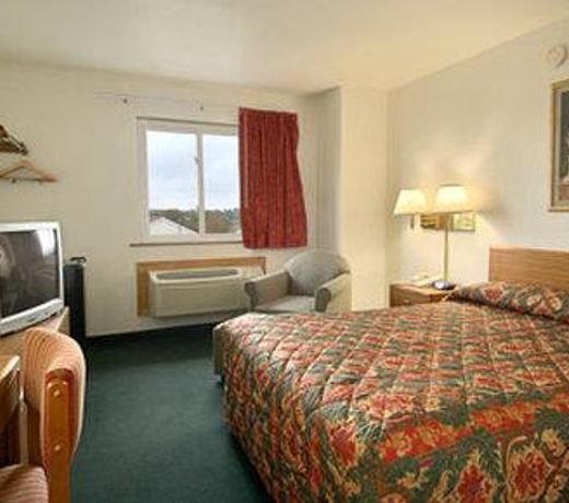 Super 8 by Wyndham Springfield East