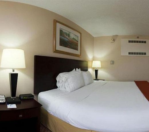 Holiday Inn Express & Suites Springfield, an IHG Hotel