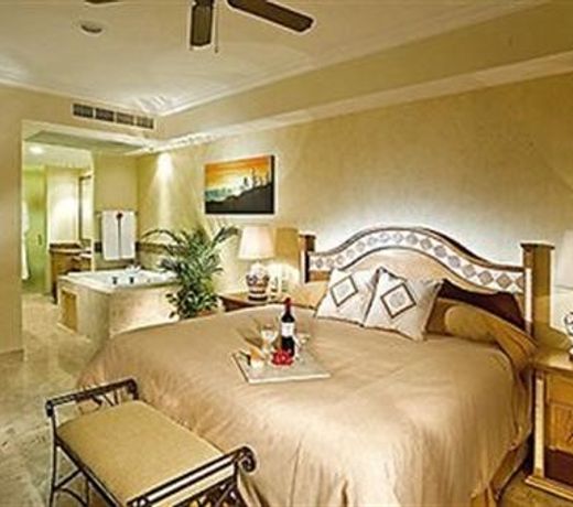 Villa Del Arco Beach Resort &amp; Spa