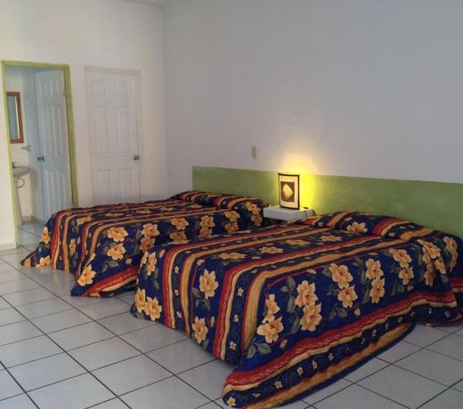 Hotel Plaza Los Dorados