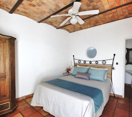 Los Milagros Hotel