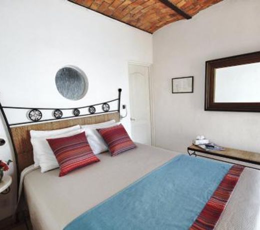 Los Milagros Hotel