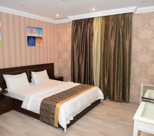 Plaza Athenee Hotel