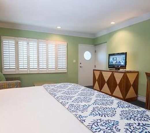 Naples Beach Hotel and Golf Club