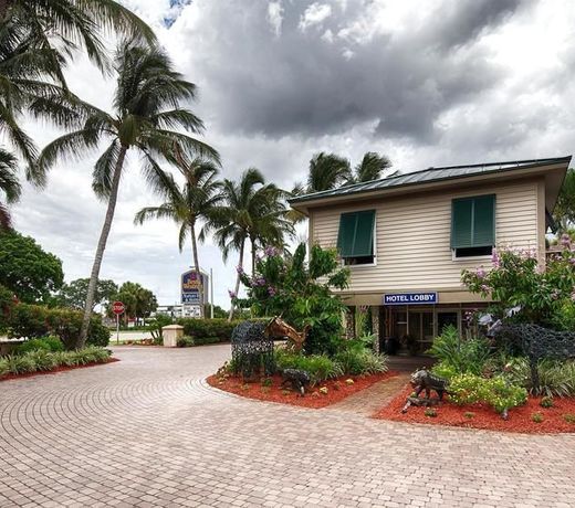 Best Western Naples Inn & Suites