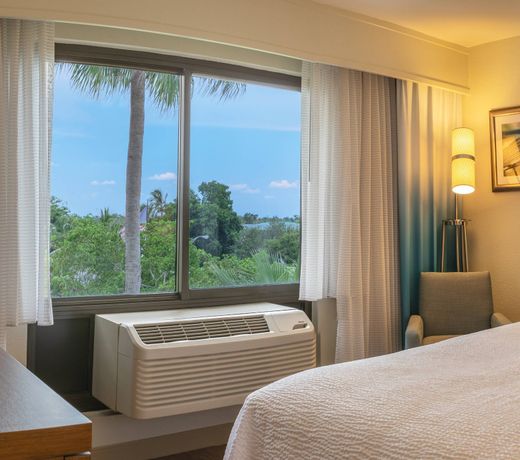 Courtyard by Marriott - Naples