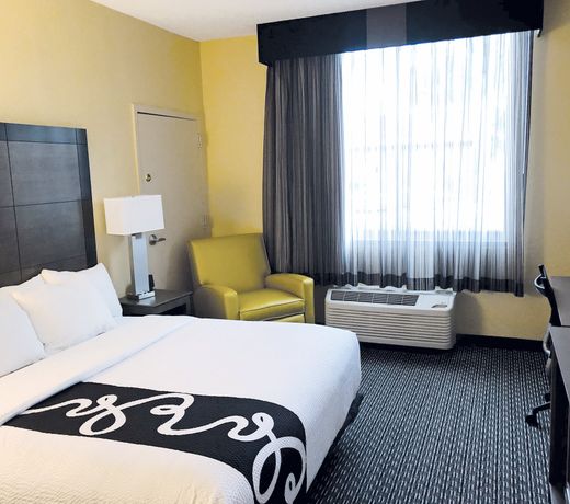 La Quinta by Wyndham Naples Downtown