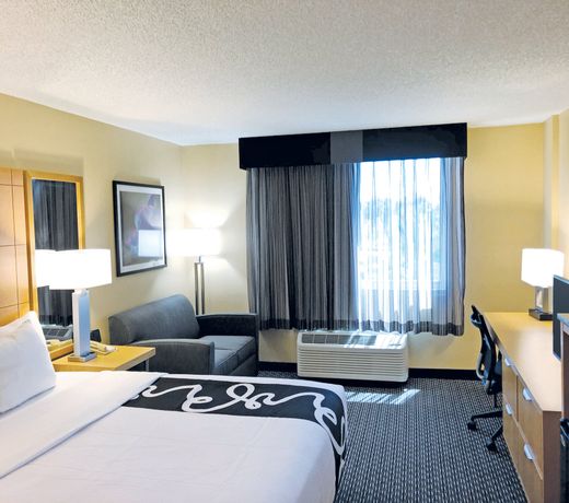 La Quinta by Wyndham Naples Downtown