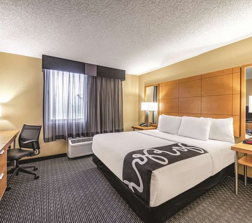 La Quinta by Wyndham Naples Downtown